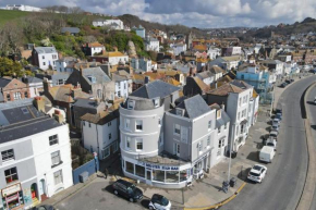 Master accommodation suite 9 With roof top views